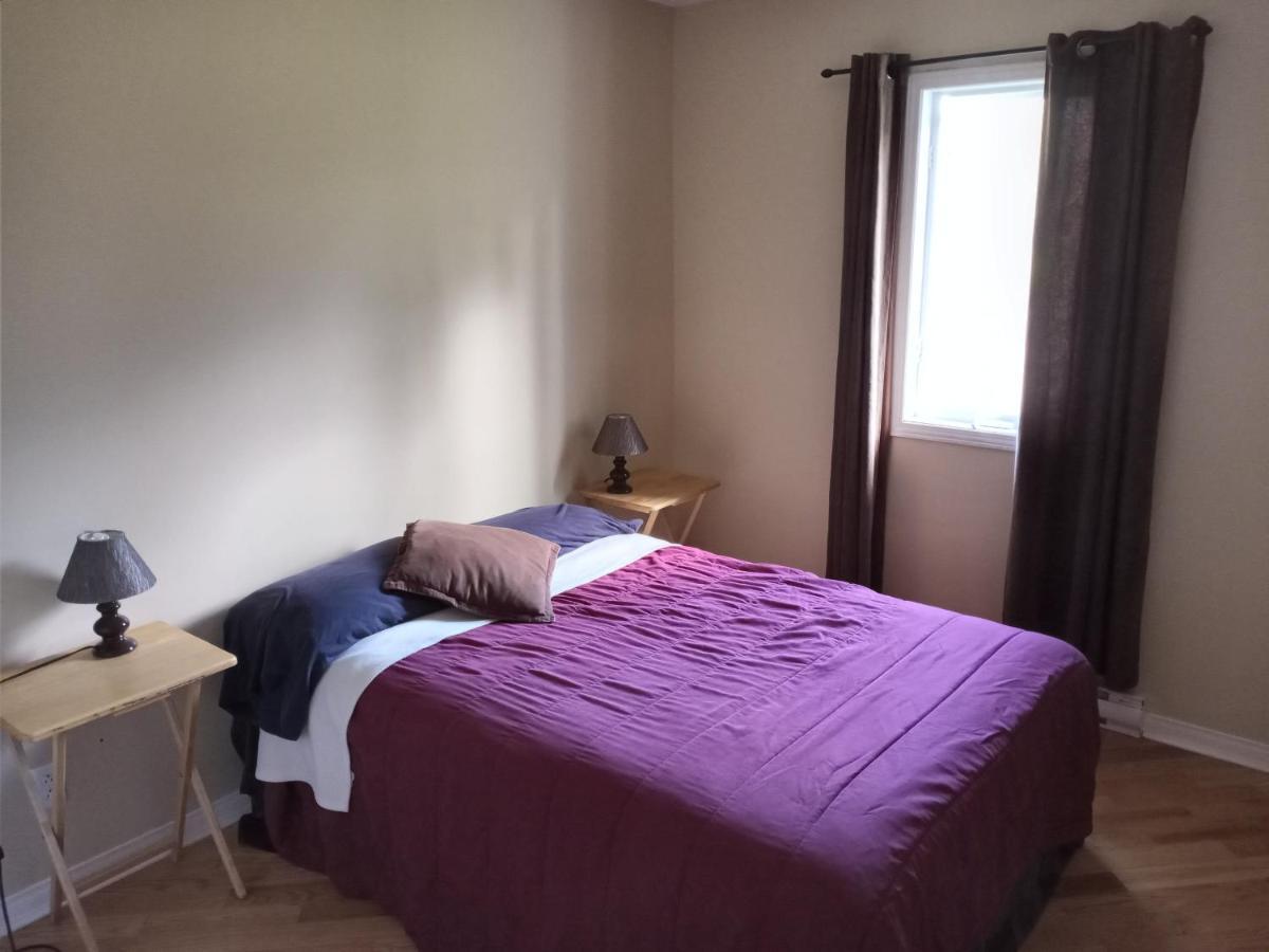 Guests Room For Rent / Chambre Prive Dans Maison Partager Maria Exterior foto