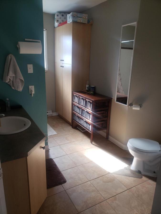 Guests Room For Rent / Chambre Prive Dans Maison Partager Maria Exterior foto